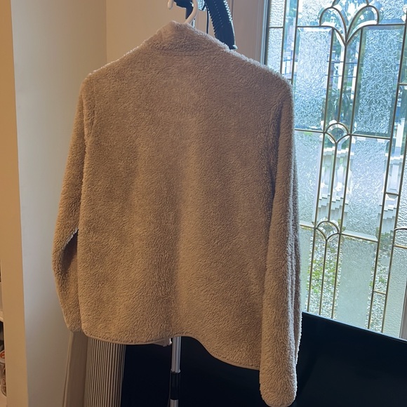 Uniqlo Teddy Fleece Sweater - Picture 2 of 2